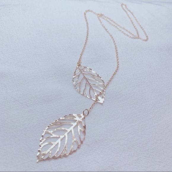 🎉HOST PICK🎉 ❣️$25/3❣️ Two Gold Leaves Necklace - Picture 7 of 10